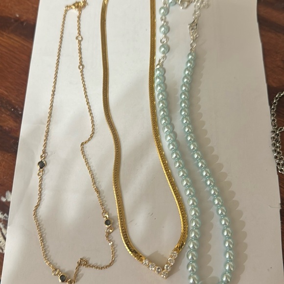 Trio of necklaces - Picture 1 of 4